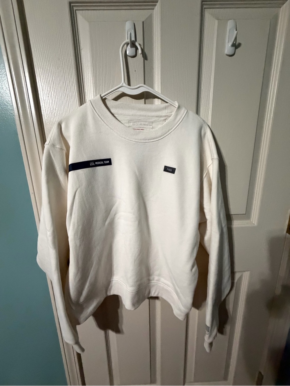 FIGS Women’s Team USA Cream Crewneck NWOT Size Small
